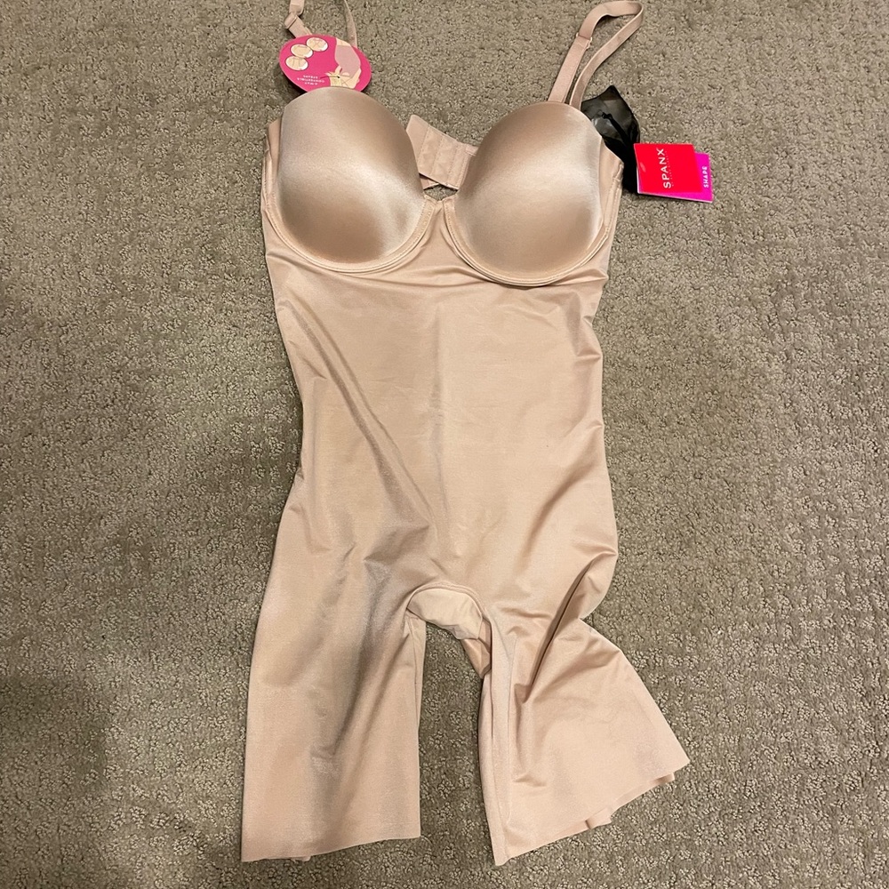 Spanx shape strapless cup bodysuit size M in champagne beige new with tags